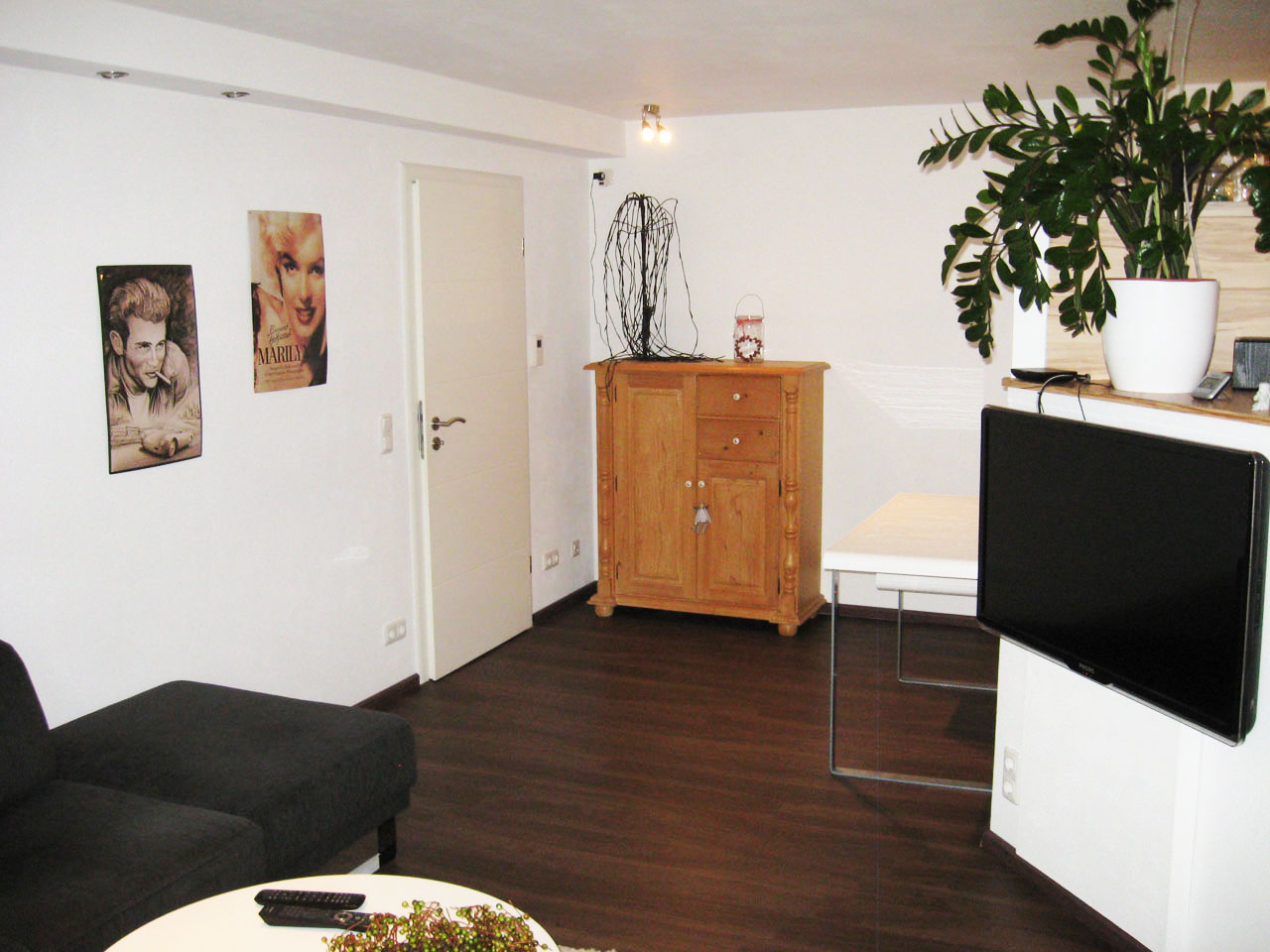 fewo-gitte-ferienwohnung-knetzgau-fernseher-wohzimmer.jpg